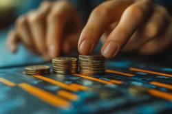 Foto: Hand und Münzstapel